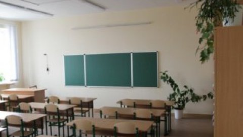 В школах, которые планируют закрыть, обучается свыше 3175 учащихся.