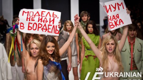 Femen устроили акцию на Fashion Week