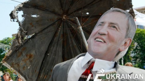 Митинг возле мэрии против "космических тарифов"