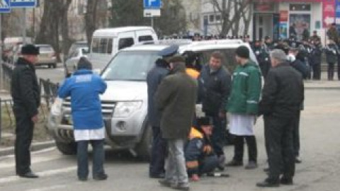 Водитель Mitsubishi Pajero утверждает, что инспектор сам ударился о машину.