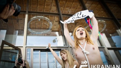 Femen провели акцию протеста на Днях Ирана в Украине