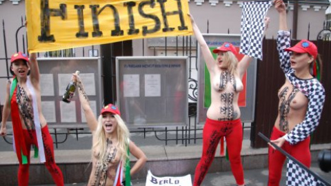 Femen отпраздновали отставку Сильвио Берлускони