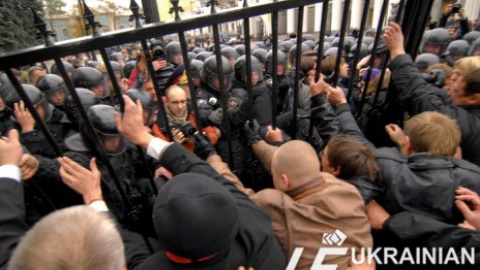 Митинг и драка с милицией у стен Верховной Рады
