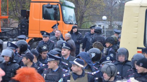 "Беркут" штурмует избирком 132 в Первомайске