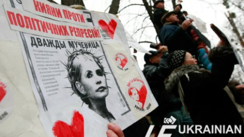 Суд над Тимошенко: к СИЗО пришли сторонники‎
