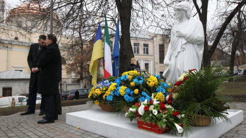 ​В Києві відкрили пам'ятник італійському поету Данте Аліг'єрі
