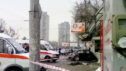 Пострадавшие от наезда автомобиля на остановку госпитализированы в больницы Днепропетровска.