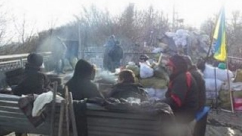 Киевский мост влюбленных заблокирован и частично сгорел