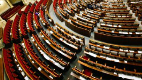 Согласно предложенной схеме практически все места вокруг трибуны займет Партия регионов.
