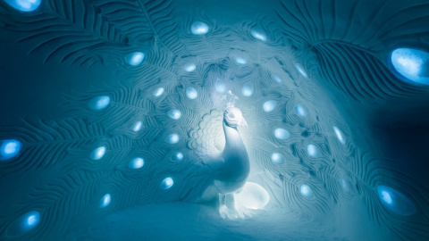 Отель декорирован снежными и ледяными скульптурами. Фото: Asaf Kliger/IceHotel unless stated