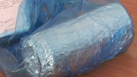 Женщина угрожала "бомбой" в виде алюминиевой банки.