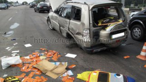 Основной удар пришелся на заднюю часть авто.