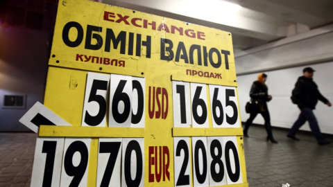 ​Гривня продовжує падати
