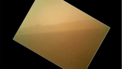 Curiosity передал первые фото с Красной планеты