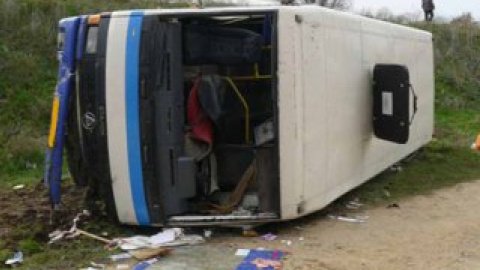 В аварии девятнадцать пассажиров автобуса получили телесные повреждения.