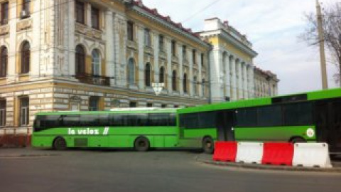 Для перекрытия улиц использовались троллейбусы и автобусы. Фото с Facebook Дмитрия Чигрина
