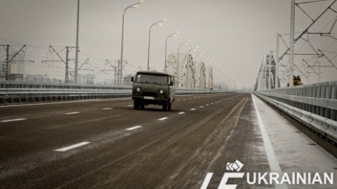 В Киеве открылось движение по Дарницкому мосту