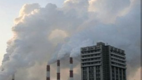 Основная промышленность сконцентрирована на востоке страны.