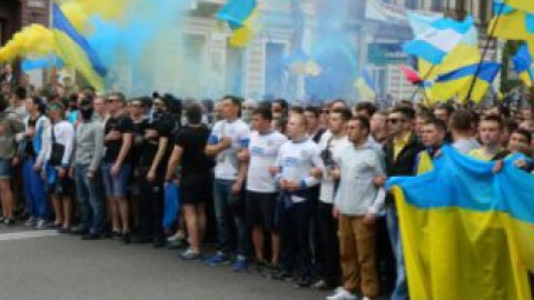 3 тысячи футбольных фанатов провели шествие-митинг против агрессии России в Днепропетровске