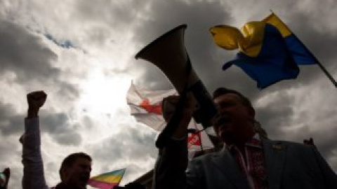 Сторонники "Батькивщины" проводят митинг возле палаток, установленных возле Печерского райсуда.