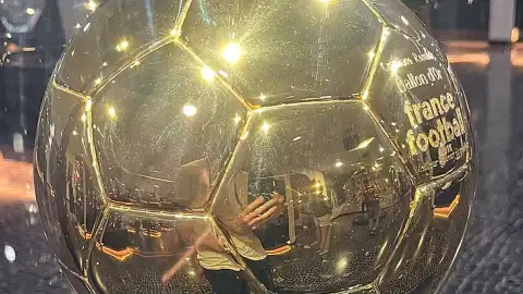 Награда "Золотой мяч" (Ballon d'Or). Фото: Википедия