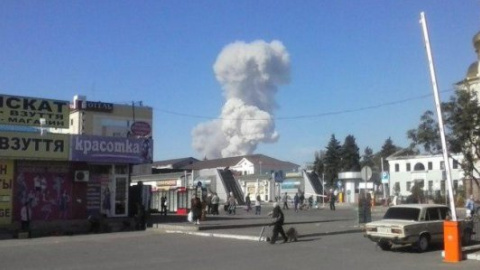 У Донецьку обстріляли військовий завод: вибухають боєприпаси
