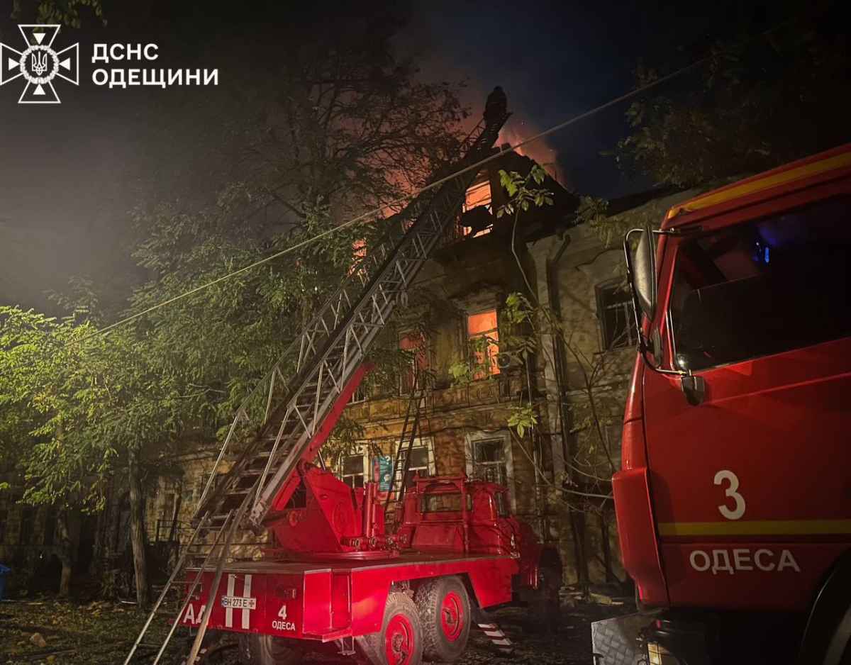 Росіяни завдали удару по Одесі. Фото: ДСНС
