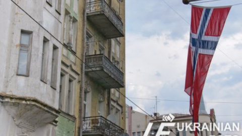 День траура по жертвам терактов в Норвегии
