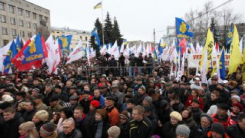 Митингующие прошли от Майдана Победы до Майдана академика Сергея Королева.