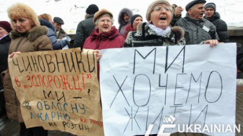 Около ста больных пикетировали Кабмин