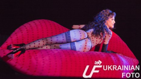 В Киеве проходят гастроли парижского кабаре Crazy Horse
