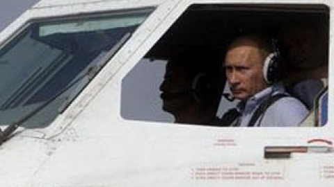 Путин за штурвалом Бе-200.