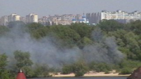 Причиной пожара предположительно стало неосторожное обращение с огнем.