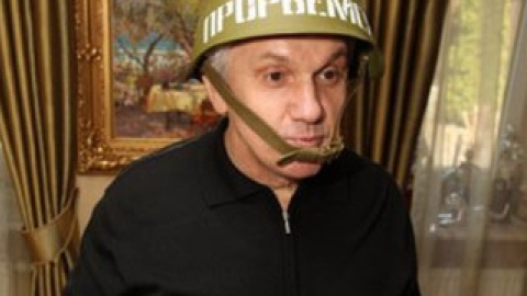 Каску Литвин получил от сына.