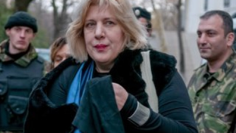 Пророссийские активисты требовали от представителя ОБСЕ убираться домой, заблокировав в гостинице Симферополя