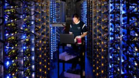 Внешне файловые хранилища Google напоминают электростанции.
