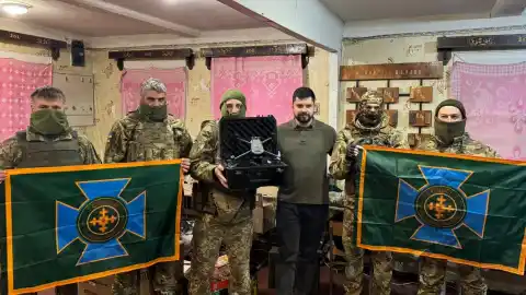 Развязка скандала. Депутат Качура, как и обещал, передал в бригаду Черновол современный дрон
