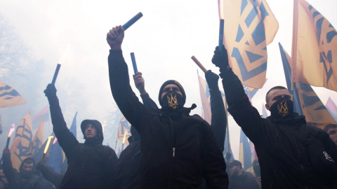 Фаєри і димові шашки: націоналісти провели багатотисячний марш у центрі Києва