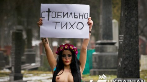 Моно-митинг Femen под лозунгом "Стабильно"