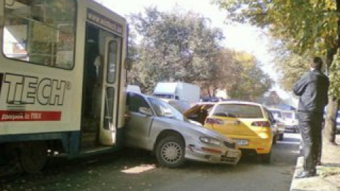 ДТП произошло на мосту через железную дорогу на улице Плехановской.