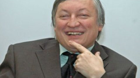 Анатолий Карпов стал учредителем компании "Мишка-Тула-Москва".