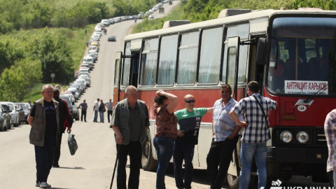 Многотысячная очередь на выезде с оккупированной территории