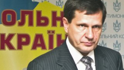 Согласно документу, Костусеву необходимо начислить надбавку к зарплате за звание и выслугу лет.