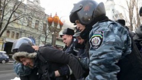 Во время акции были задержаны шесть общественных активистов.