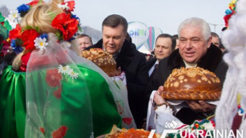 Янукович побывал на Масленице в Вышгороде