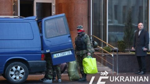 Эвакуация "Правого сектора" из гостиницы "Днепр"