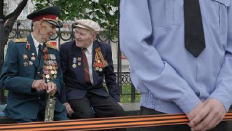 Завершила свой путь лента на Мемориальном комплексе Острая Могила возле Братской могилы советских воинов.