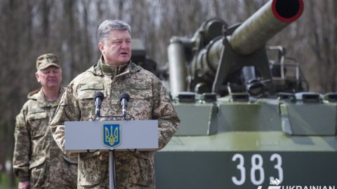 Порошенко пожаловался на нехватку современного оборудования у военных