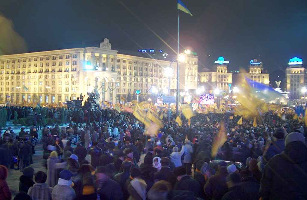 Перший день протестів на Майдані (Київ), вечір 22.11.2004