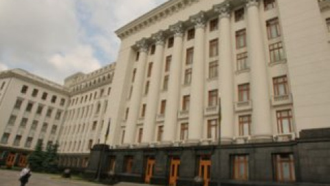 Администрацию президента очистили от портретов Януковича и подготовили президентский кабинет для Турчинова